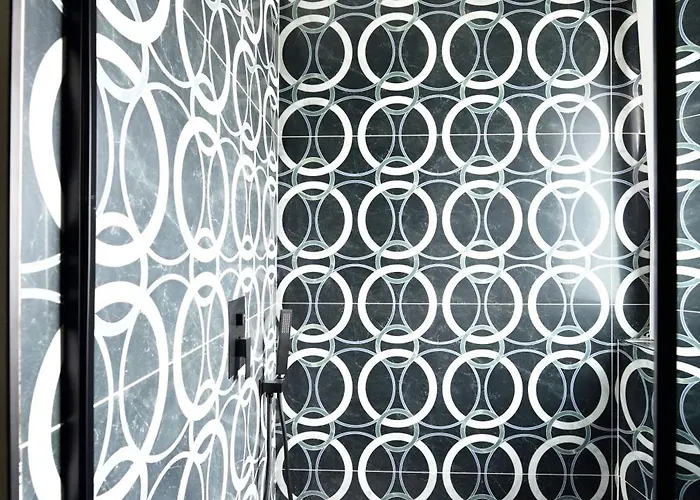 - Modern House Апартаменты Бари