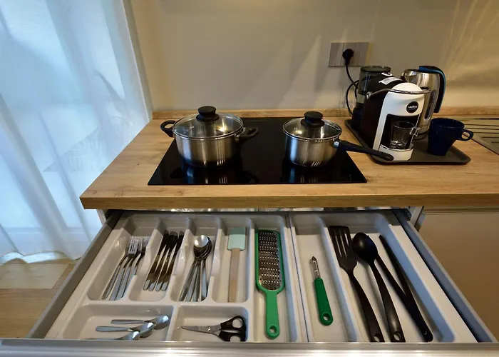 - Modern House Апартаменты Бари