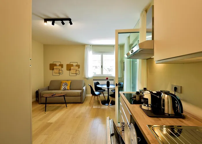 - Modern House Апартаменты Бари