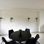 - Modern House Apartamento Bari