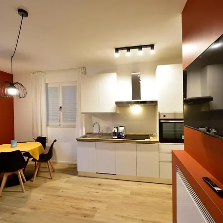 דירה - Modern House בארי