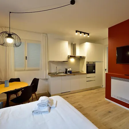 - Modern House Апартаменти *