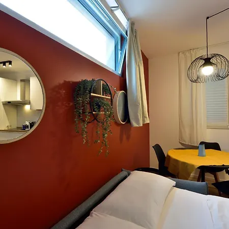 - Modern House باري