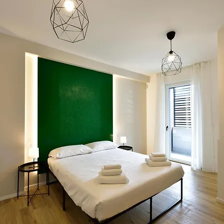 - Modern House Апартаменти