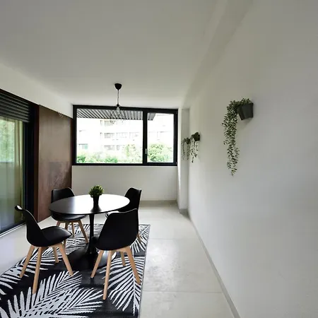 - Modern House Апартаменты Бари