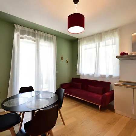 - Modern House Апартаменти